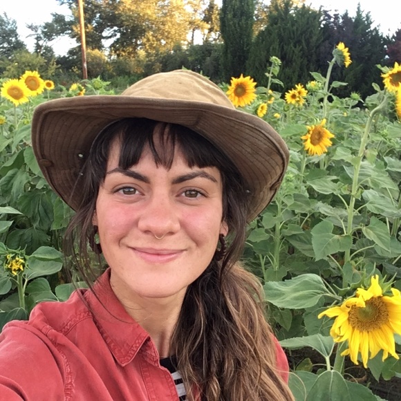 Meet your Posher, Lauren - Picture 8 of 9